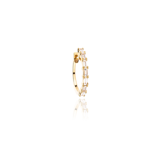 Freisteller Vorderansicht Ohrring JOLIE 15mm Durchmesser mit weißen Diamanten besetzt in Gelbgold