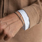 ANNA Armband Elliot in Sterling Silber getragen an Handgelenk von Mann