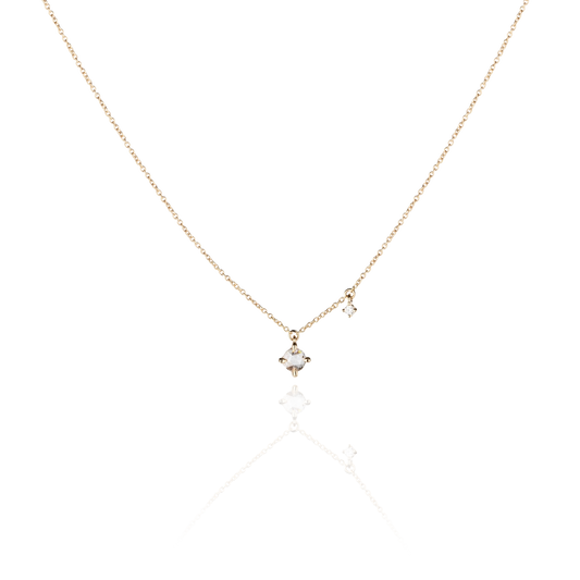 Vorderansicht von ANNA Halskette Leona Petite in Gelbgold mit zwei Diamanten