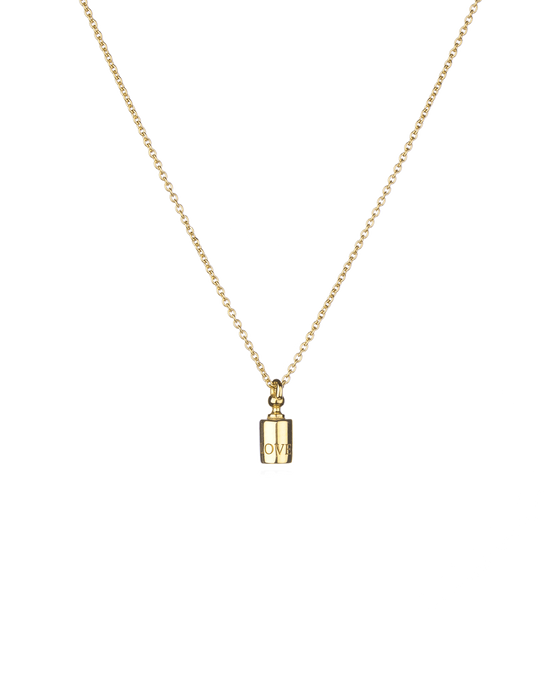 Zarte Halskette aus Gelbgold mit einen Anhaenger aus Gelbgold. Der Anhaenger hat die Form eines kleinen Gewichtes und traegt die Gravur, 1 Gram of Love.
