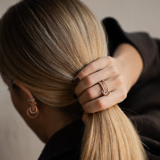 Lookbook-RINGSTACK-DONUT-Rosegold-Diamanten-Tragefoto-6.jpg