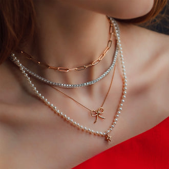 Halsketten Layering mit Halskette Milani, Halskette Daisy, Diamantkette Collier Loyalty und Gliederkette Chelsea in Roségold