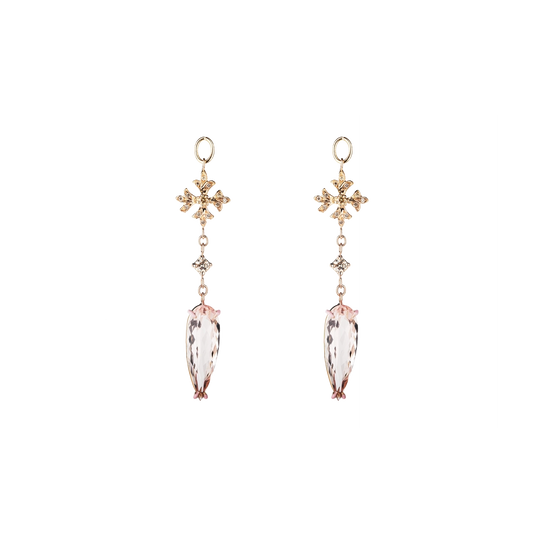 Vorderansicht von langen Ohrringen in 18 KT Roségold mit braunen Diamanten und Kreuzen