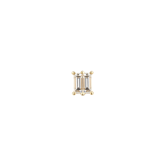 Eleganter Ohrstecker aus 18 KT Gelbgold gefertigt mit zwei weißen Diamanten in Baguette-Schliff horizontal platziert in Vorderansicht