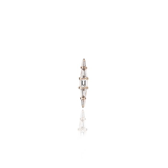 länglicher Ohrstecker SKYE in Roségold mit vier weißen Diamanten Vorderansicht