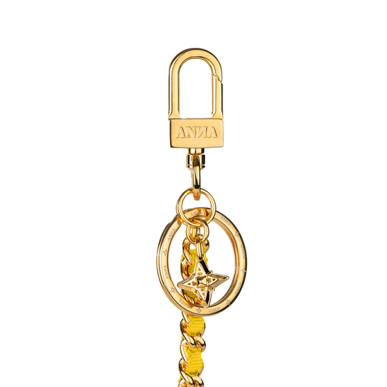 Detailansicht von Schlüsselkette Max in Gold mit Stoffband in Gelb
