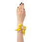 Seidentuch LOLA in Gelb Rosa getragen an Handgelenk