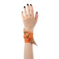Seidentuch LOLA in Beige Orange getragen an Handgelenk Vorderansicht