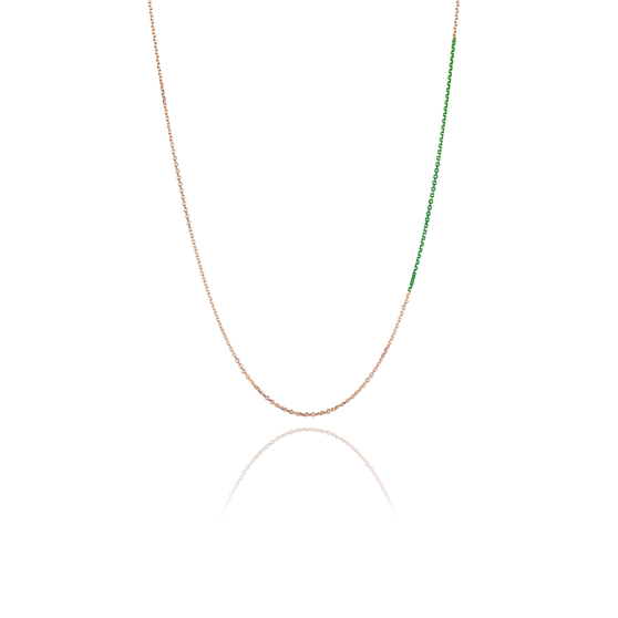 Freisteller Vorderansicht Halskette NALA mit Grünen Details