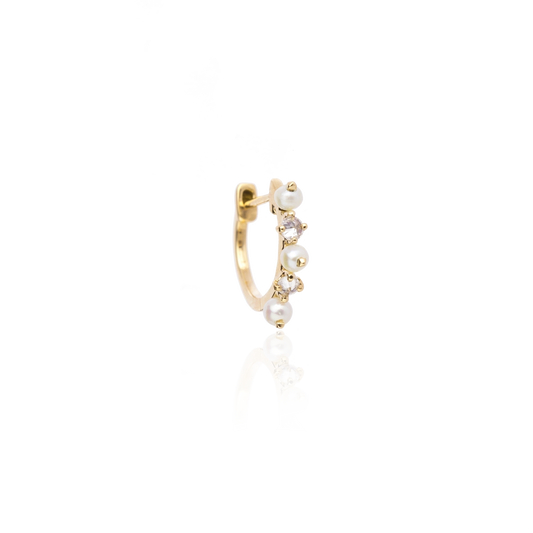 Freisteller Vorderansicht Ohrring Santorin in Gelbgold mit Diamanten und Perlen