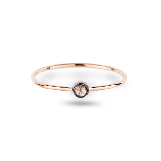 Ring aus Roségold mit braunen Diamant in geschwärzter Fassung